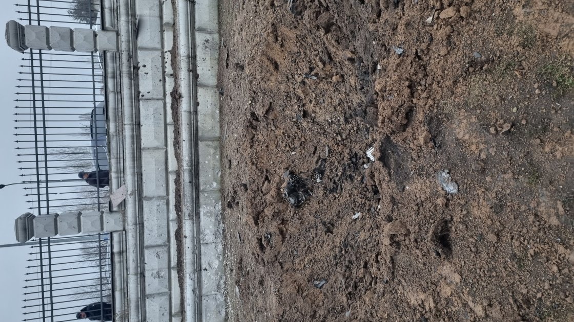 Наслідки прильоту "шахеду" у двір школа Unique School в Чайках, Бучанського району 29 листопада 2025 року