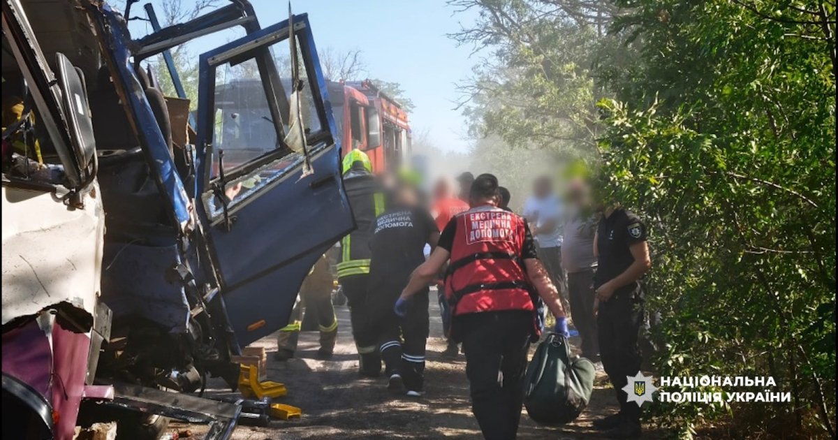На Одещині в ДТП за участі двох автобусів загинуло двоє людей, ще щонайменше 25