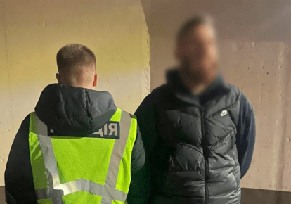 В Киеве 74-летняя пенсионерка отдала все свои средства неизвестному мужчине, который представился сотрудником СБУ и заявил, что ее средства нужно "проверить" на причастность к незаконной деятельности