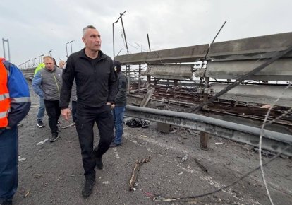 Повреждения на Южном мосту в Киеве