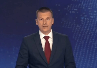 Ведучий сербського телеканалу RTV Горан Ерор під час етеру