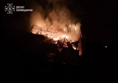 Пожар от обстрела в Киевской области