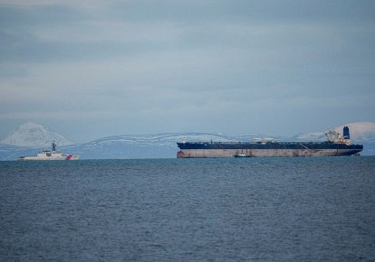 Танкер в море