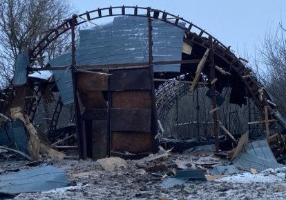 Зруйнований ангар на Чернігівщині
