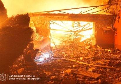 Пожар от обстрела в Запорожье