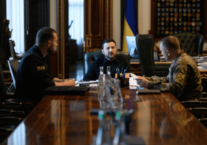 Президент Владимир Зеленский, главнокомандующий ВСУ Михаил Драпатый и министр обороны Евгений Хмара