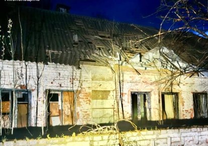 Пошкоджений обстрілом будинок на Дніпропетровщині