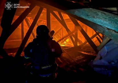 Пожар от обстрела в Харьковской области