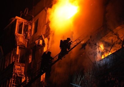 Російський дрон влучив у житлову багатоповерхівку