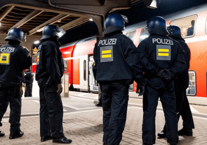 У Німеччині пасажир до смерті побив контролера, який хотів вивести його з потяга через відсутність квитка