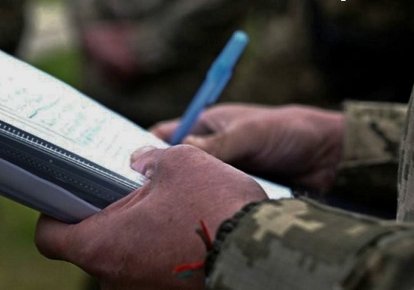 Военный с документами