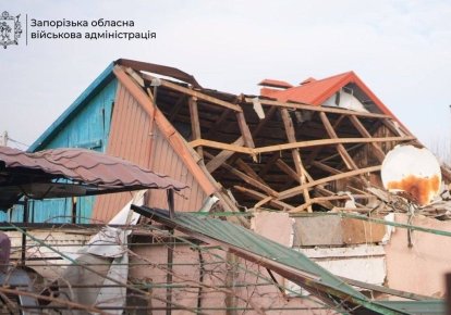 Зруйнований від обстрілу будинок