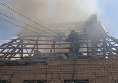 Пошкоджений від обстрілу будинок