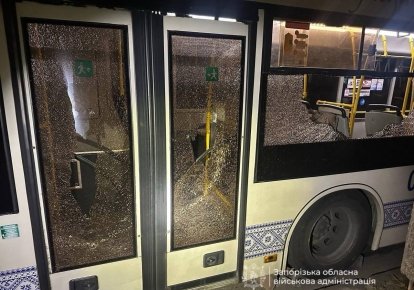 От обстрела в Запорожье поврежден транспорт