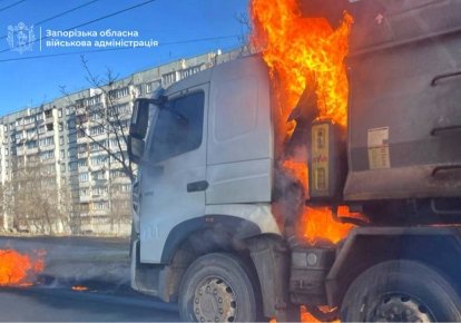 Грузовик загорелся после удара по Запорожью