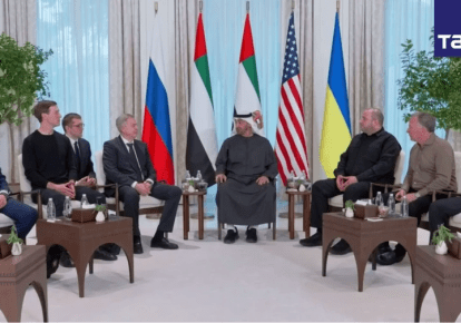 Президент Об'єднаних Арабських Еміратів шейх Мохамед бін Заїд Аль Нахайян приймає голів делегацій, що беруть участь у тристоронніх переговорах між США, Україною та Росією, 23 січня 2026 року