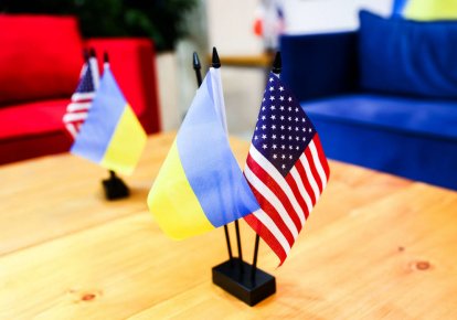 Флаги Украины и США