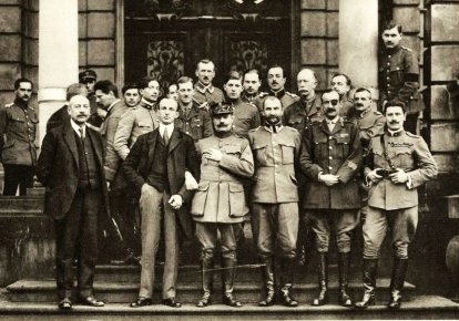Місія Жозефа Бартелемі на ґанку палацу Потоцьких у Львові, лютий 1919 р.