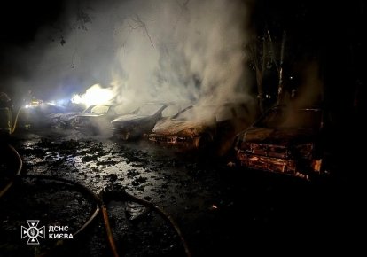 В Киеве от удара горели автомобили