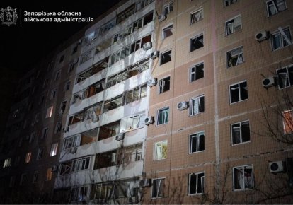 Россияне ударили по жилой многоэтажке в Запорожье