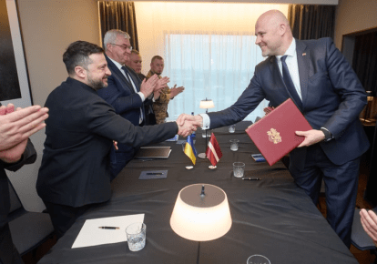 У Таллінні президент України Володимир Зеленський й новий премʼєр-міністр Латвії Андріс Кулбергс підписали Drone Deal