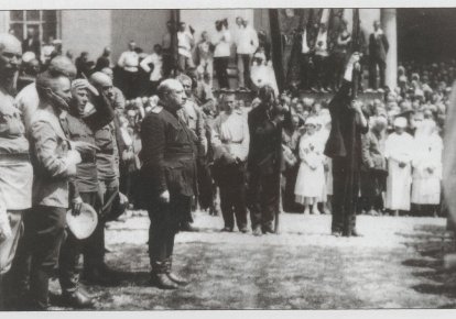 Літо 1919-го: денікінці у Харкові. На крок попереду від інших військових - генерал лейтенант Володимир Май-Маєвський