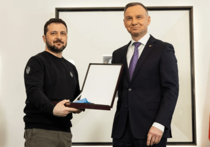 Дуда вручає Зеленському орден Білого Орла, 5 квітня 2023 року