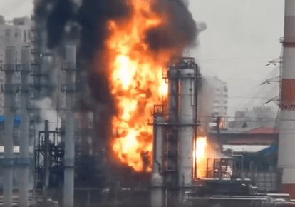 Пожар на Московском НПЗ после атаки украинских дронов 18 июня