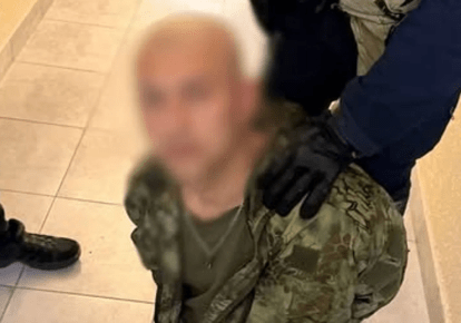 Затриманий чоловік, який ходив з автоматом по ЖК у Києві