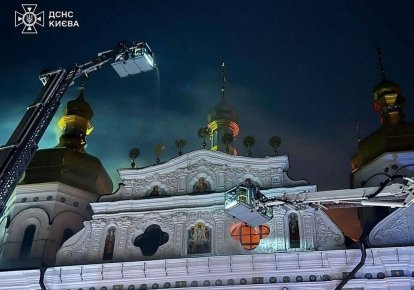 В Киево-Печерской лавре вспыхнула крыша Успенского собора в результате атаки 15 июня