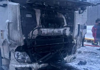Пошкоджена від удару дрона вантажівка