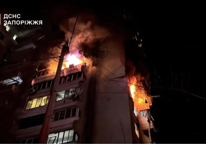 Пожар от обстрела в Запорожье