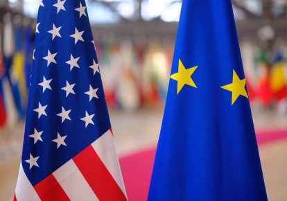 Флаги США и ЕС