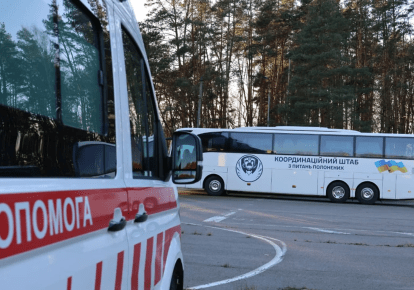 Зустріч цивільних українців та білорусів, яких Білорусь передала Україні