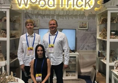 Дмитрий Антоненко на выставке с коллективом