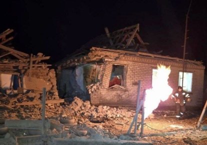 Зруйнований від обстрілу будинок