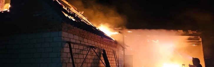 Российские дроны разрушили дом в Богодухове, пострадал гражданский (ФОТО)