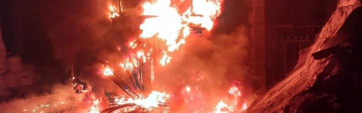 Россияне второй день подряд уничтожают критические объекты Житомирщины, бушуют пожары (ФОТО)