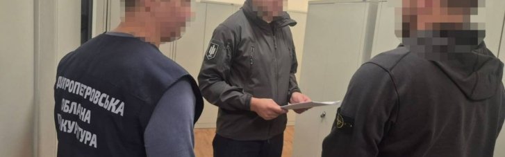 У Нікополі троє поліцейських побили та пограбували людину на $68 000, — прокуратура
