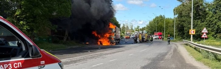 Легковушка влетела в фуру: В Винницкой области произошла ужасная авария