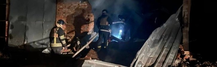 Окупанти вночі вдарили по двох районах Чернігівщини. Спалахнули пожежі