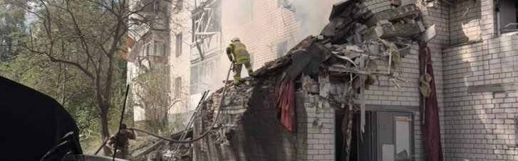 В Чернигове российский дрон попал в многоэтажку. Известно о 14 раненых