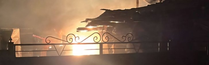Россияне ударили по Днепропетровщине ракетой и дронами: погибла женщина, повреждены дома и кафе (ФОТО)