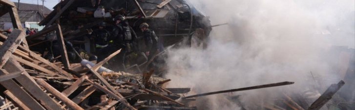 Рашисты атаковали Запорожье: Погибла женщина, под завалами дома есть люди