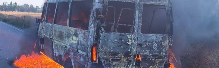 Росіяни атакували FPV-дроном маршрутку на Дніпропетровщині: поранено семеро людей
