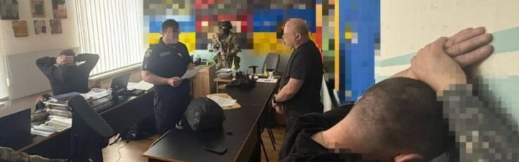 Требовали взятки за внесение военных в рапорты на выплату "боевых": Задержаны три чиновника армейского корпуса