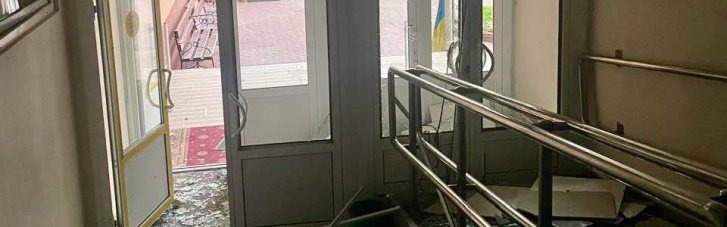 На правому березі Києва від обстрілу постраждала будівля податкової служби (ФОТО)