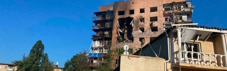 Россияне ночью сбросили 9 КАБов на Краматорск. В городе разрушены три медучреждения и 9 многоэтажек.