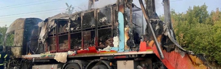 У Близнюках на Харківщині "Молнія" поцілила в поштову вантажівку, постраждав водій (ФОТО)