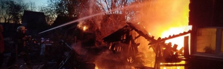 На Чернігівщині через обстріли сталися пожежі у житловому секторі та на території лісництва